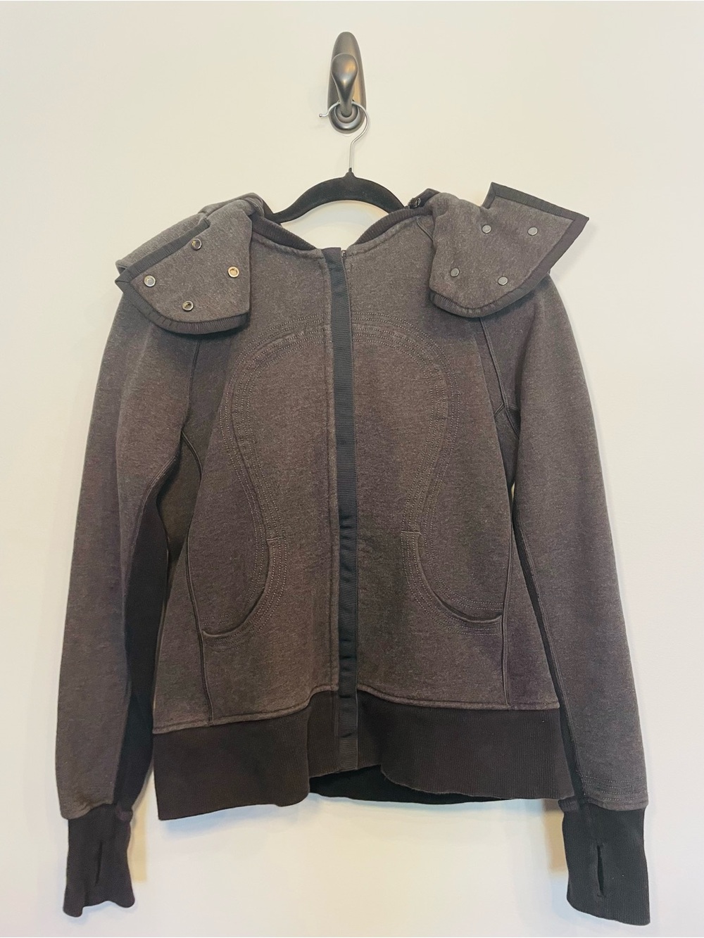 Lululemon Scuba Hiver 2013 limited edition editionBlack Zip Hoodie - Picture 2 of 9